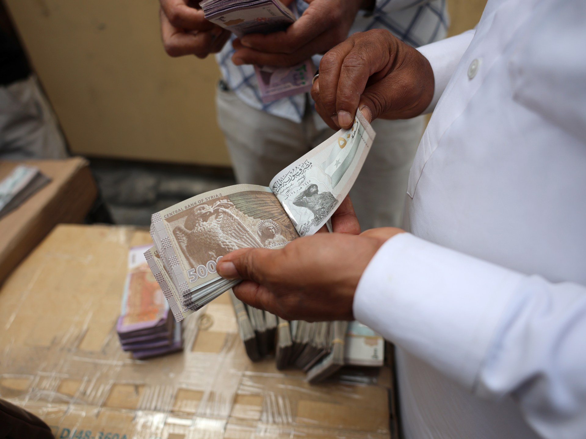 استقرار سعر صرف الليرة السورية مقابل الدولار		 – الخليجي نت