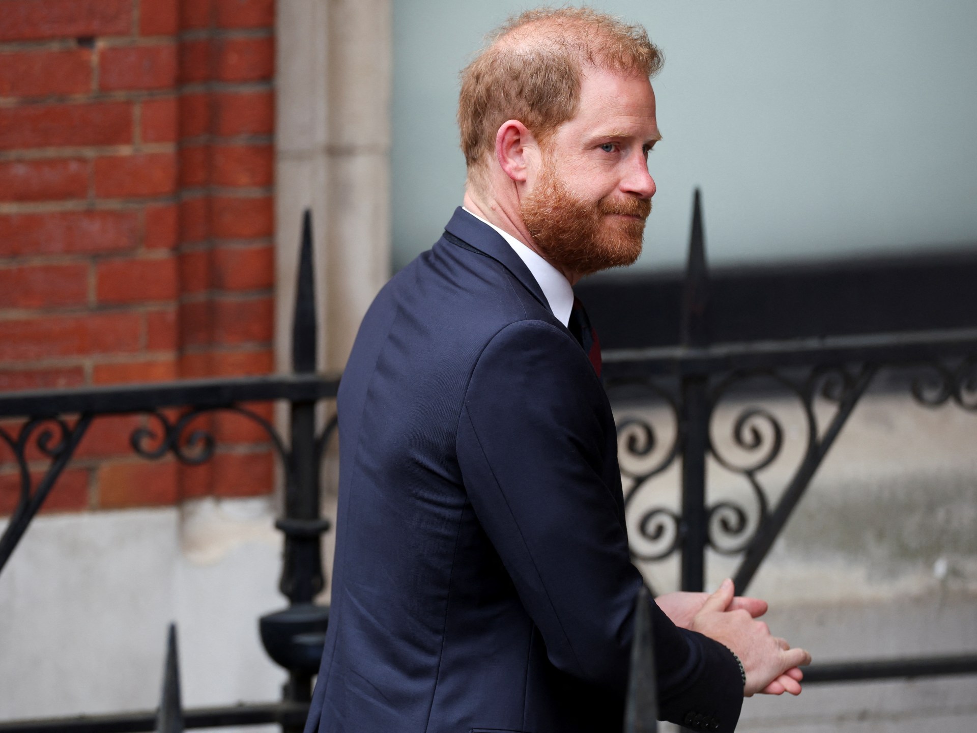 الأمير هاري كان سيحمل لقب أمه ديانا بسبب مشكلة جوازيْ سفر		 – الخليجي نت