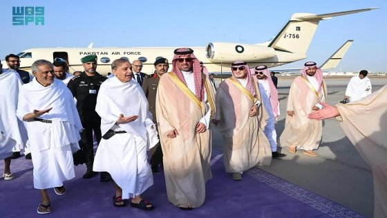 رئيس وزراء باكستان يصل جدة لأداء مناسك العمرة – الخليجي نت