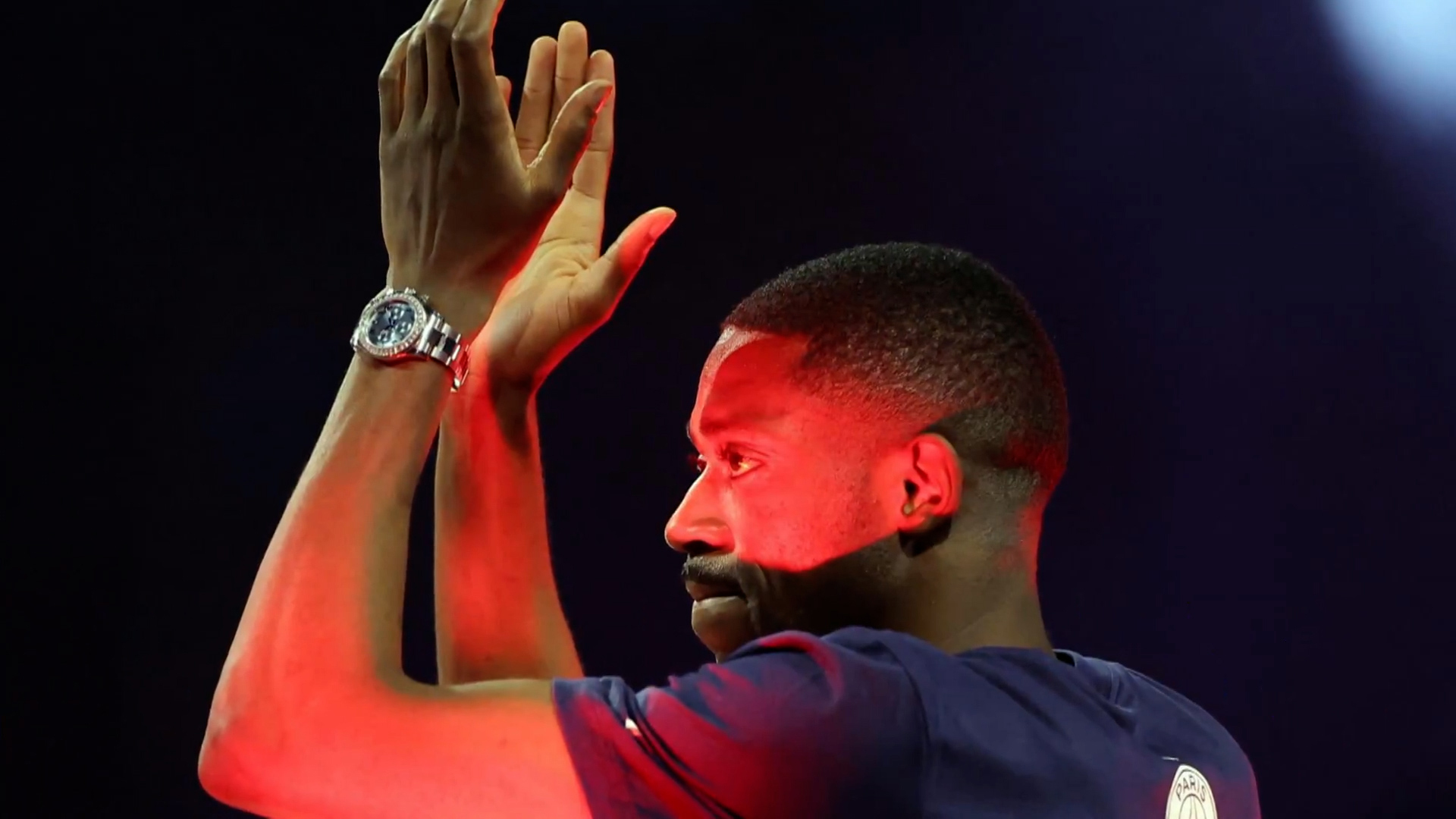 رهان اللاعب ديمبلي يكسبه ساعة باهظة.. فكيف علق مغردون؟		 – الخليجي نت