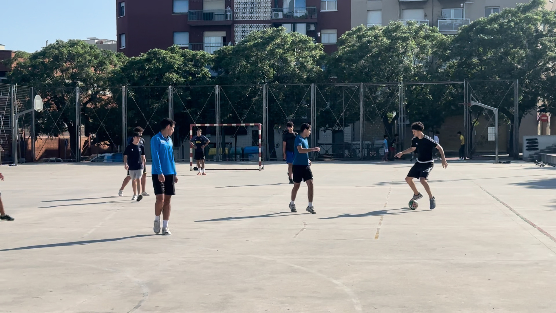 شاهد.. الجزيرة نت في حي راكافوندا مهد سطوع الموهبة لامين جمال		 – الخليجي نت