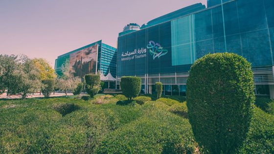 للعام الثاني على التوالي.. «السياحة» تعلن تجاوز حاجز الـ100 مليون سائح في عام 2024 – الخليجي نت