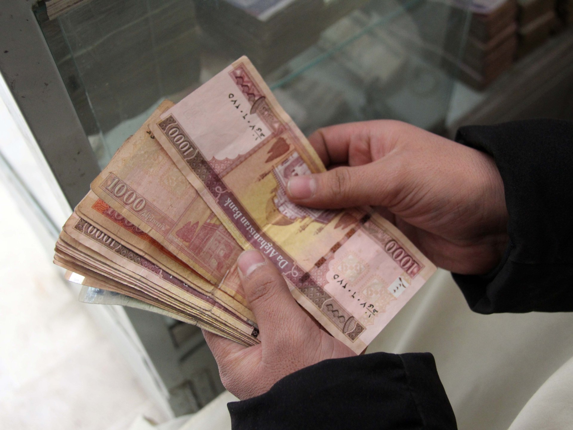 محادثات أفغانية مع روسيا والصين لاستخدام العملات الوطنية		 – الخليجي نت