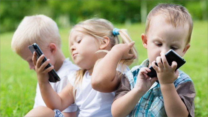 منظمة حقوقية أوروبية تحذر من مخاطر شبكات التواصل الاجتماعي على صحة الأطفال النفسية		 – الخليجي نت