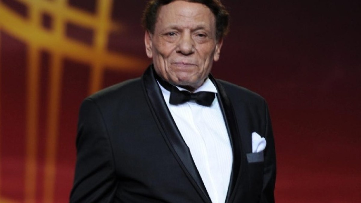 بعد سنوات من الغياب.. عادل إمام يتصدر المشهد من جديد بصورة عائلية		 – الخليجي نت