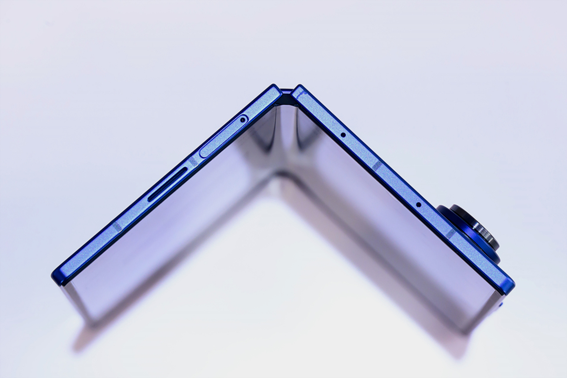 سامسونغ تكشف عن 3 هواتف قابلة للطي.. و”فولد 7″ يخطف الأنظار بنحافته		 – الخليجي نت