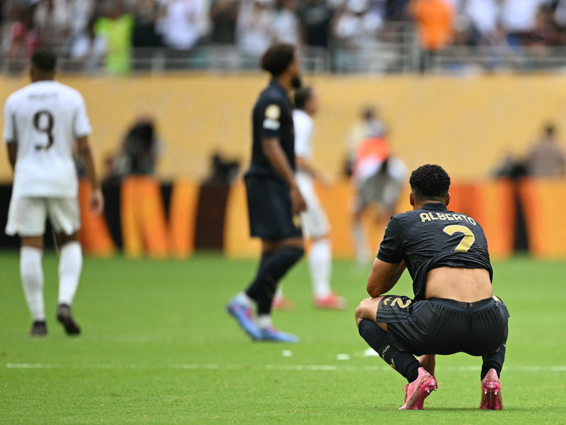 سبب غريب لطلب 10 من لاعبي يوفنتوس استبدالهم في مباراة ريال مدريد		 – الخليجي نت