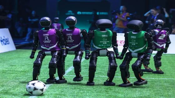 شاهد.. مباراة كرة قدم بين روبوتات في الصين – الخليجي نت