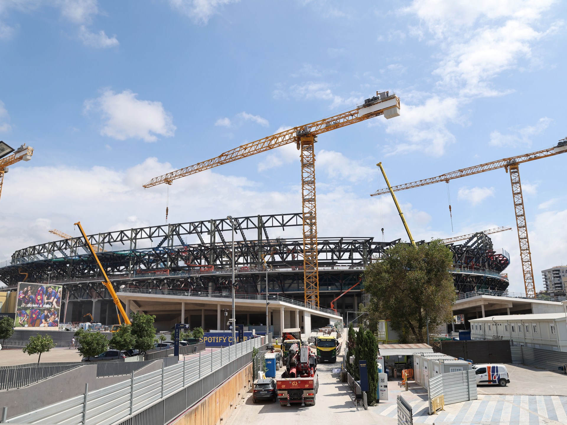 صدمة في برشلونة بعد تسريب فيديو لملعب كامب نو		 – الخليجي نت