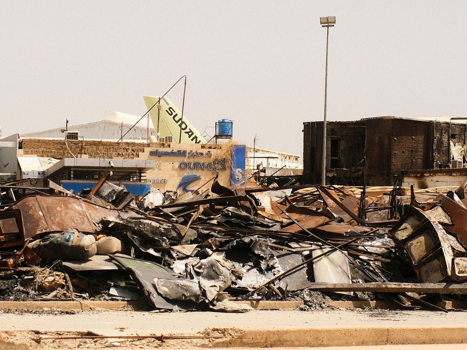 لو ديبلومات: الحرب تلتهم السودان في ظل صمت عالمي		 – الخليجي نت