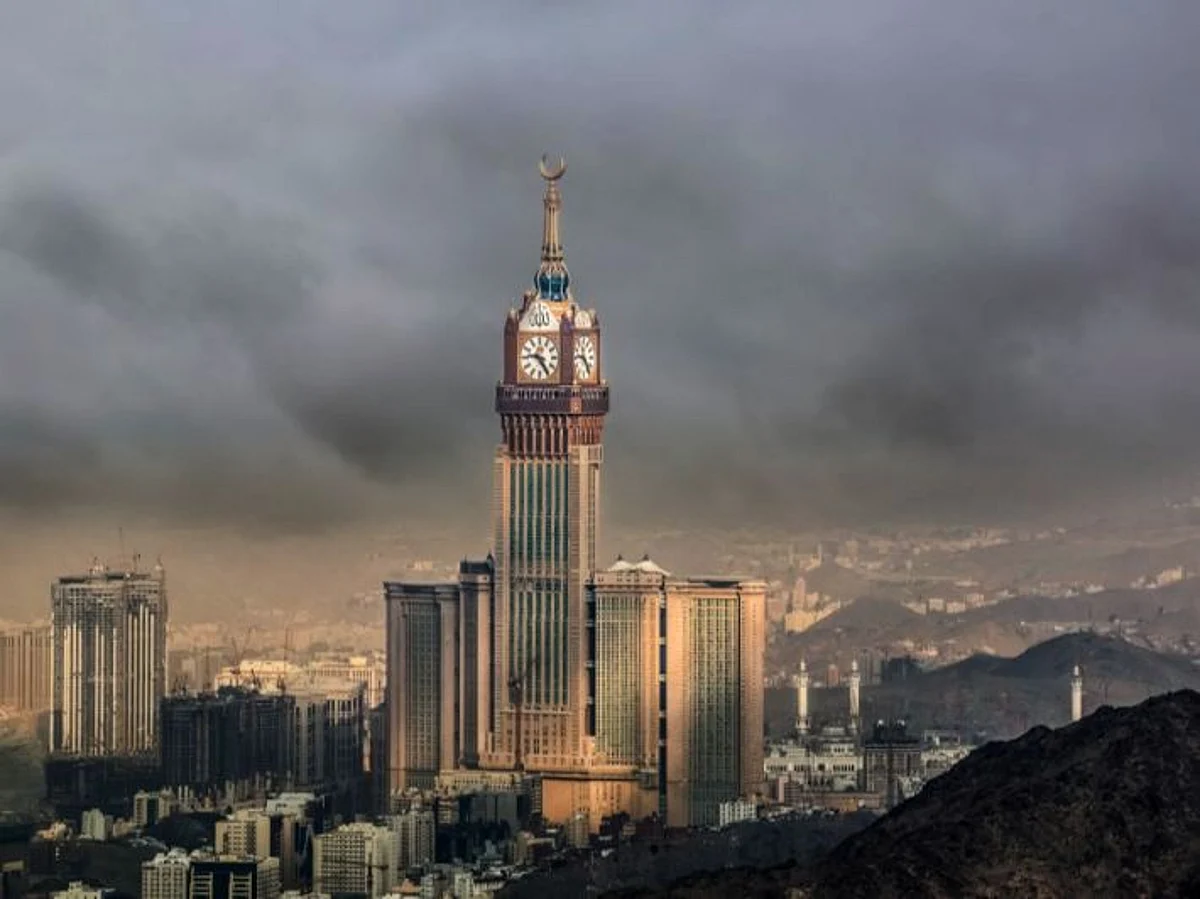 متحف برج الساعة: رحلة بين الكواكب والمجرات عابرة للزمن في أعلى نقطة بمكة المكرمة		 – الخليجي نت