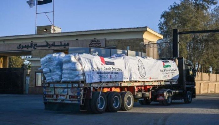 20 شاحنة مساعدات إماراتية تعبر رفح في طريقها إلى غزة		 – الخليجي نت