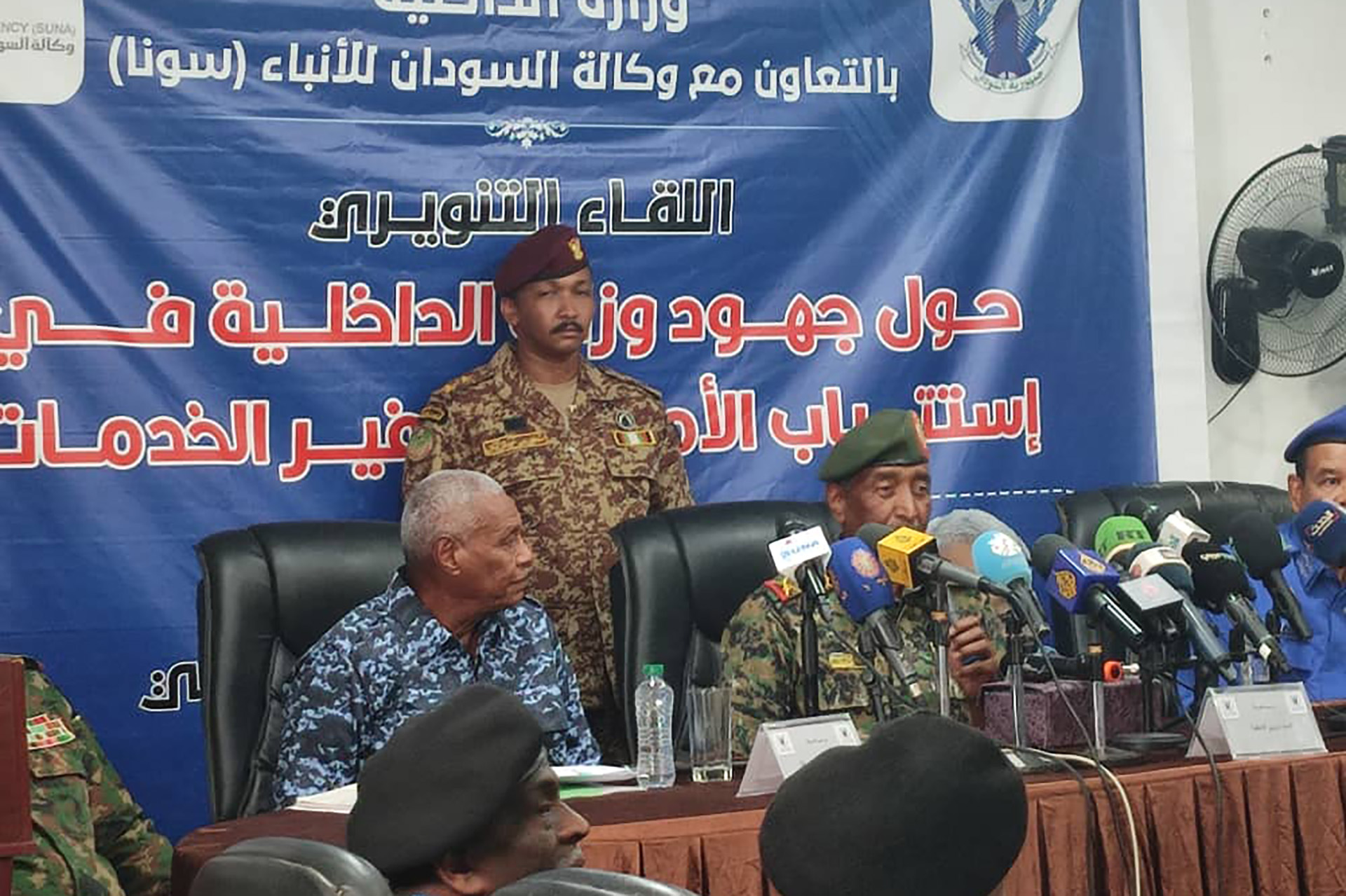 البرهان يجدد شروطه لوقف القتال ويدعو إلى عاصمة بلا سلاح		 – الخليجي نت