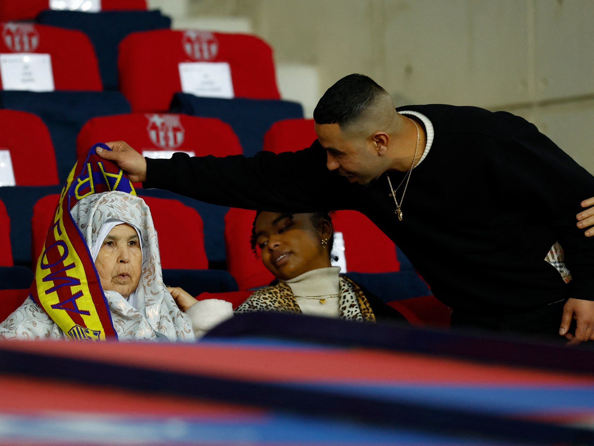 انتقاد مبطن من والد لامين جمال لشرطة برشلونة		 – الخليجي نت