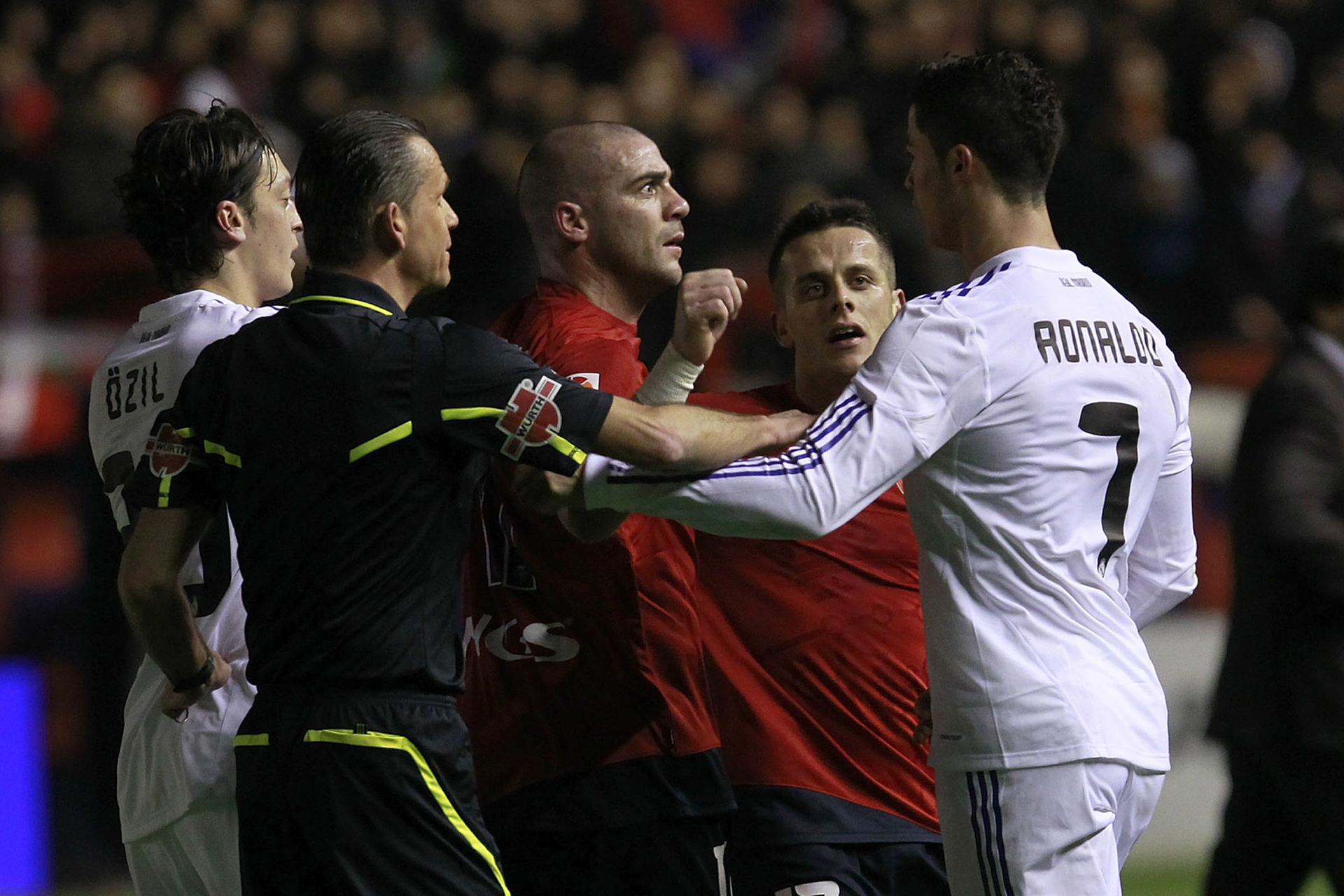 باندياني مهاجم أوساسونا السابق يصف رونالدو بـ”المتعجرف”		 – الخليجي نت