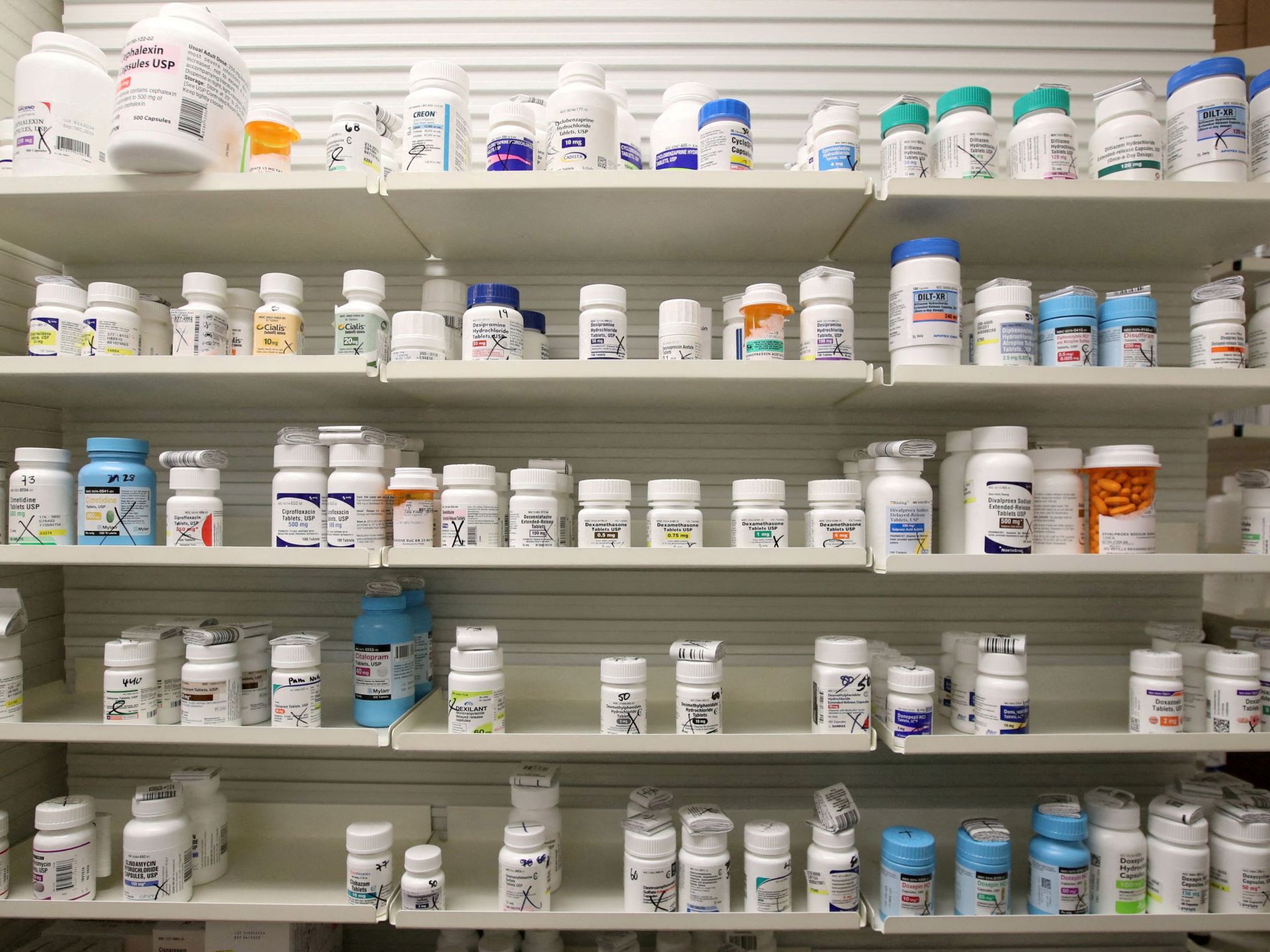 ترامب يتراجع عن الرسوم المرتفعة على الدواء وأشباه الموصلات		 – الخليجي نت