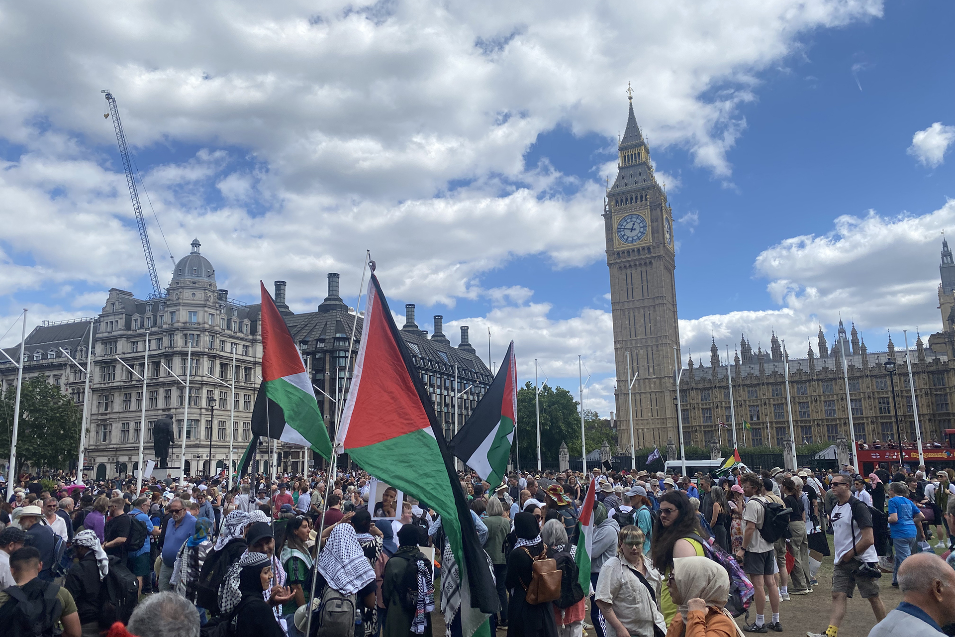 شرطة لندن تنفذ أكبر حملة اعتقالات بحق 365 ناشطا مؤيدا لفلسطين		 – الخليجي نت