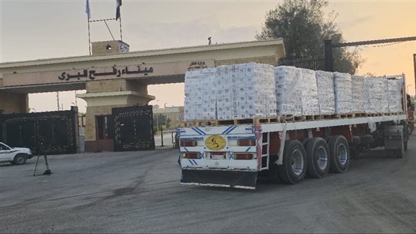 عبور 19 شاحنة مساعدات إماراتية معبر رفح إلى الفلسطينيين بقطاع غزة		 – الخليجي نت