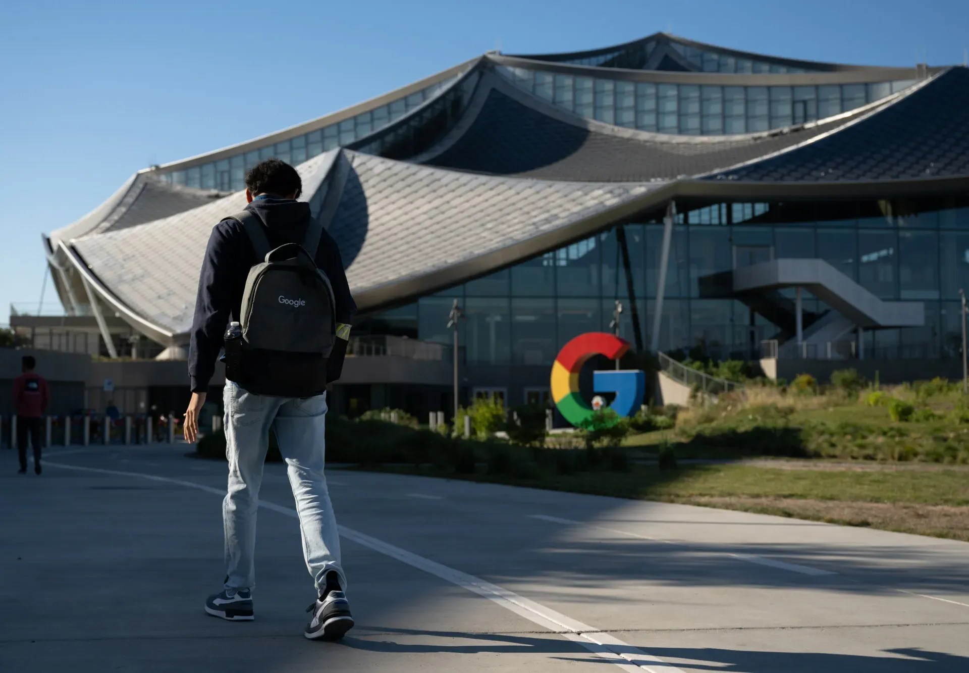 “غوغل” تخلت عن 35% من مديري الفرق الصغيرة بها		 – الخليجي نت