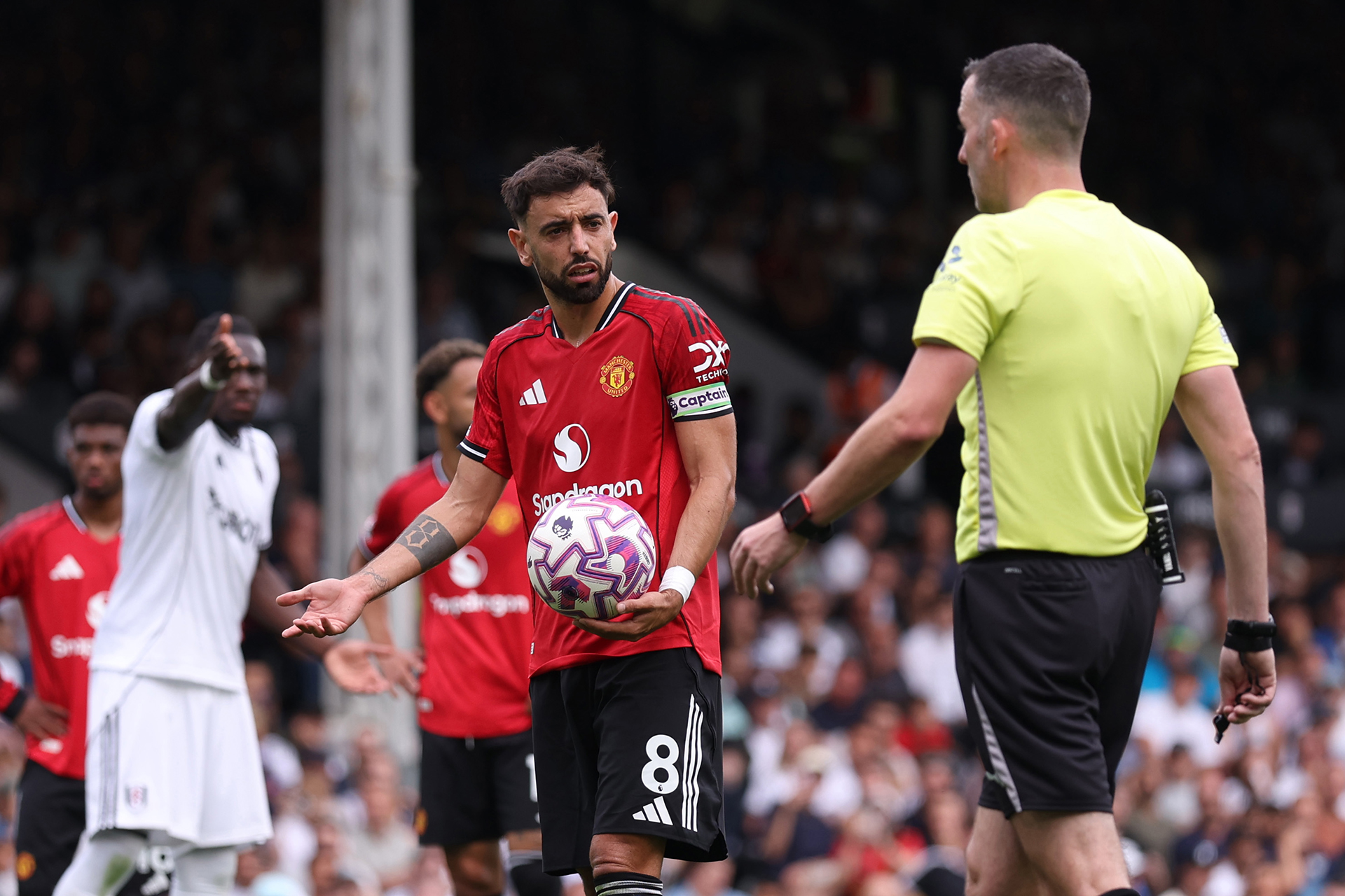 فيرنانديز يلوم الحكم بعد إضاعة ركلة جزاء ضد فولهام		 – الخليجي نت