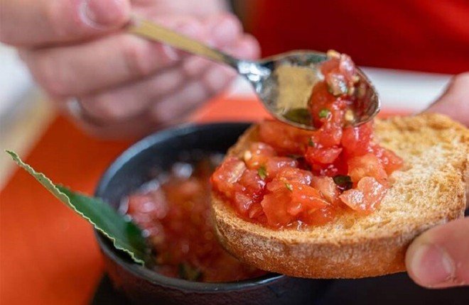 كيف تؤثر العناصر الغذائية على تقلبات المزاج بعد الأكل؟		 – الخليجي نت