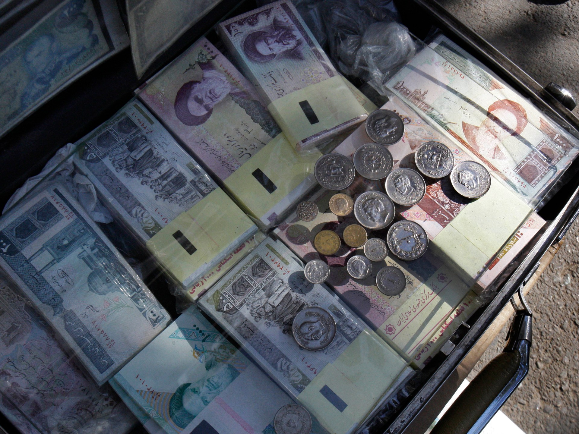 ماذا يعني حذف 4 أصفار من الريال الإيراني؟		 – الخليجي نت