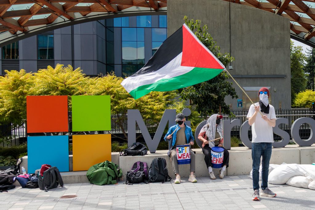 مايكروسوفت تتسبب في اعتقال 20 موظفا بسبب الجيش الإسرائيلي		 – الخليجي نت