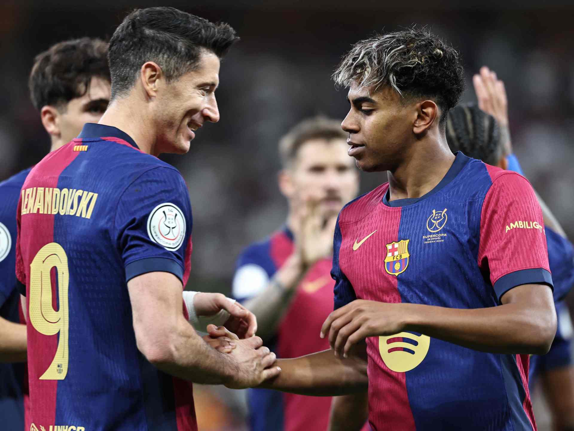 يويفا يغرم لامين جمال وليفاندوفسكي ويوقف المدرب فليك		 – الخليجي نت