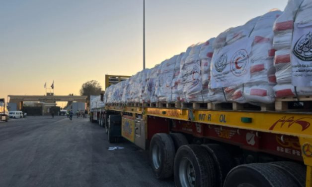 الهلال الأحمر يقدم 2750 طن مساعدات غذائية بقافلة «زاد العزة» الـ 30 إلى غزة		 – الخليجي نت