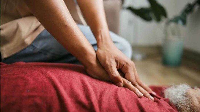 بعد إعلان وفاته.. ممرضة مصرية تنقذ مسنًا توقف قلبه في مول بالكويت (فيديو)		 – الخليجي نت