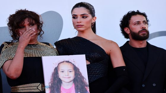 تصفيق 22 دقيقة لفيلم يجسد مأساة غزة.. “صوت هند رجب” يهزّ فينيسيا – الخليجي نت