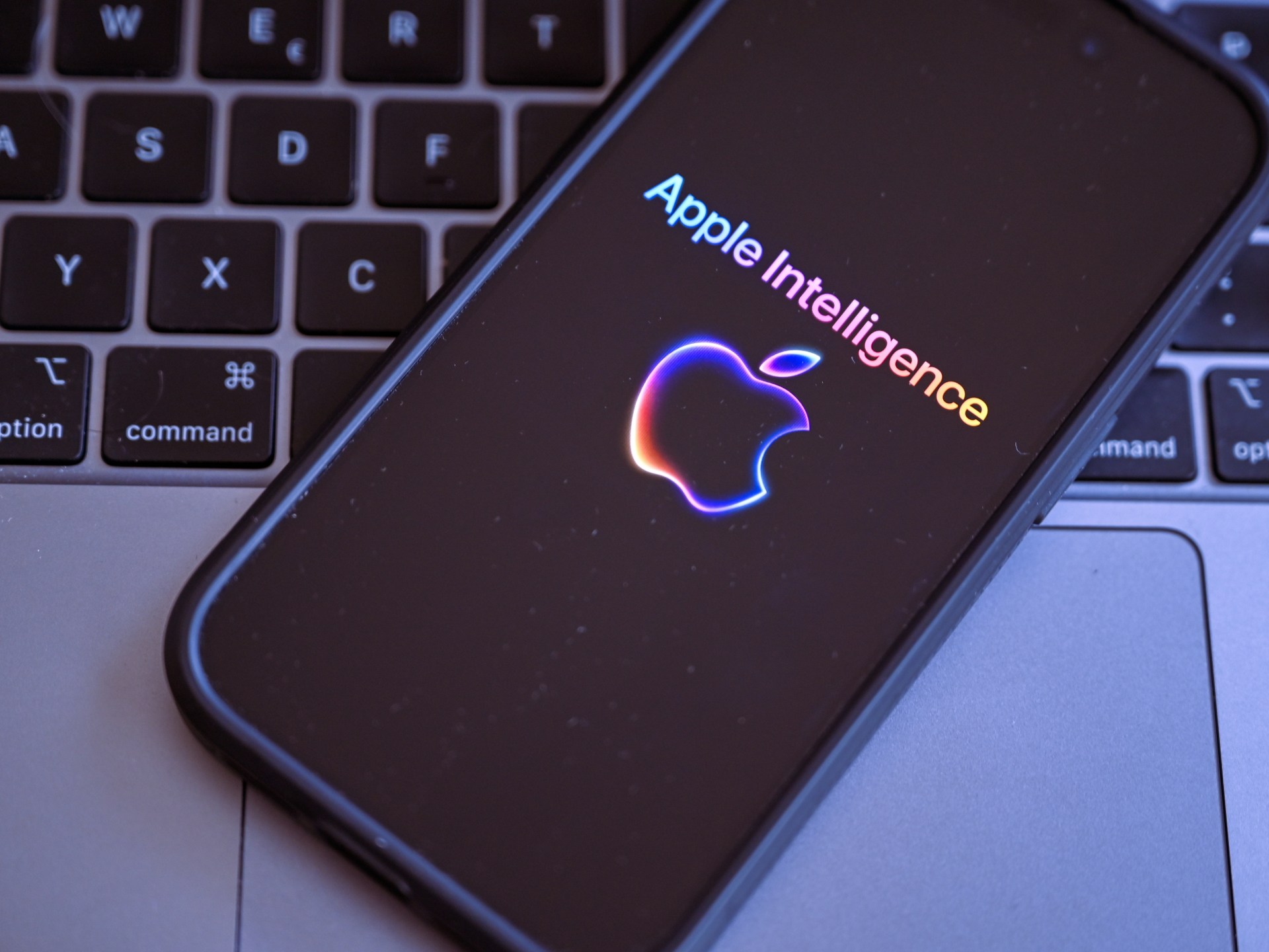 حرب الذكاء الاصطناعي.. هل تربح “آبل” ثقة المستخدم؟		 – الخليجي نت