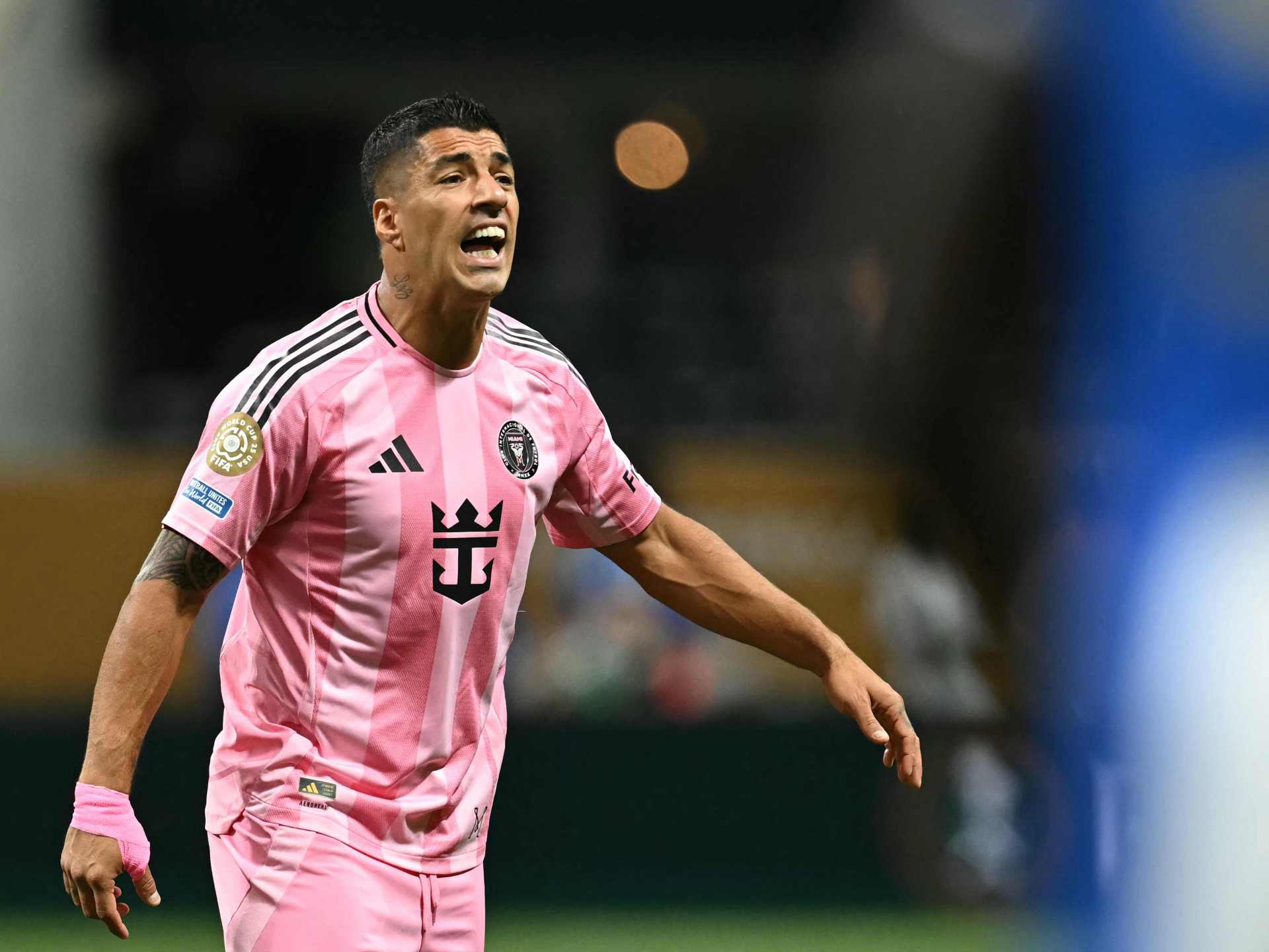 سواريز يتلقى عقوبة قاسية بسبب حادثة البصق		 – الخليجي نت