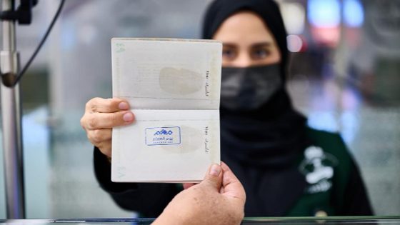 “الجوازات” تطلق ختمًا خاصًّا بمناسبة اليوم العالمي للمعلّم 2025 – الخليجي نت