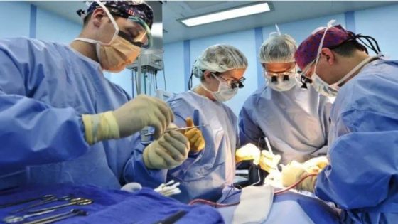 بالفيديو.. امرأة تعزف الموسيقى أثناء خضوعها لجراحة في الدماغ – الخليجي نت