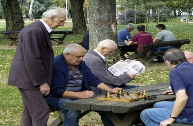 دراسة أمريكية: الروابط الاجتماعية القوية قد تؤخر الشيخوخة وتقلل الالتهابات		 – الخليجي نت