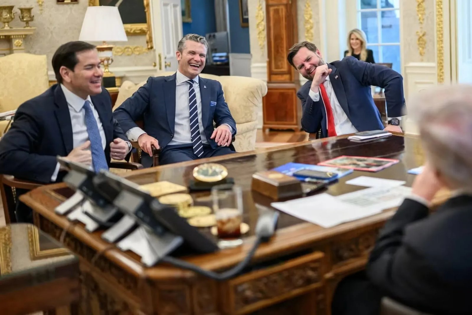 بالذهب ورولكس.. ترامب يخفض الرسوم الجمركية على سويسرا ويثير جدلا – الخليجي نت