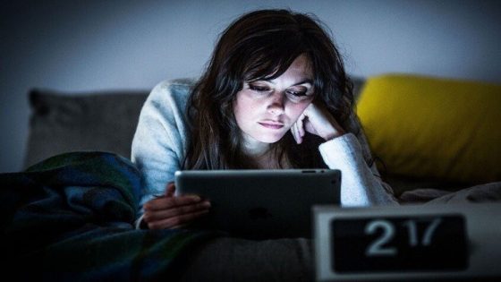 دراسة روسية: السهر وقلة النوم يهددان صحة الطلاب بالسكتات وضعف الذاكرة – الخليجي نت