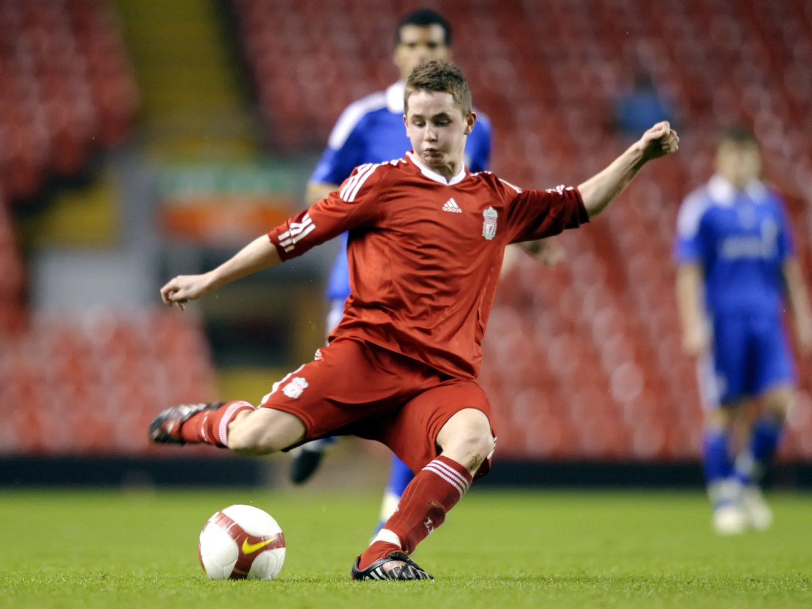 آدم بيبر.. من أغلى لاعب في العالم إلى كهربائي – الخليجي نت