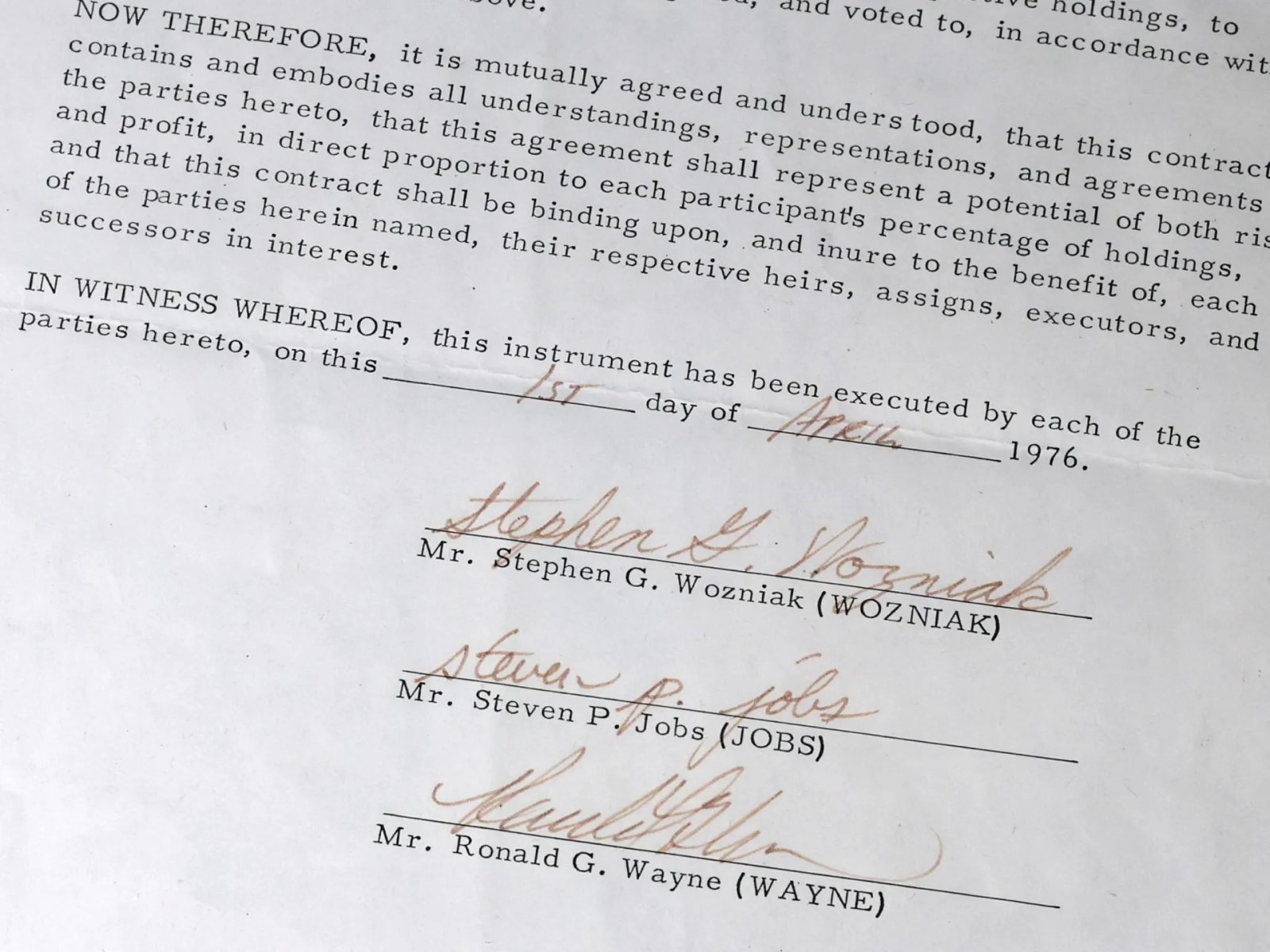 بسعر يتجاوز 4 ملايين دولار.. دار مزادات تعرض العقد الأصلي لتأسيس “آبل”		 – الخليجي نت