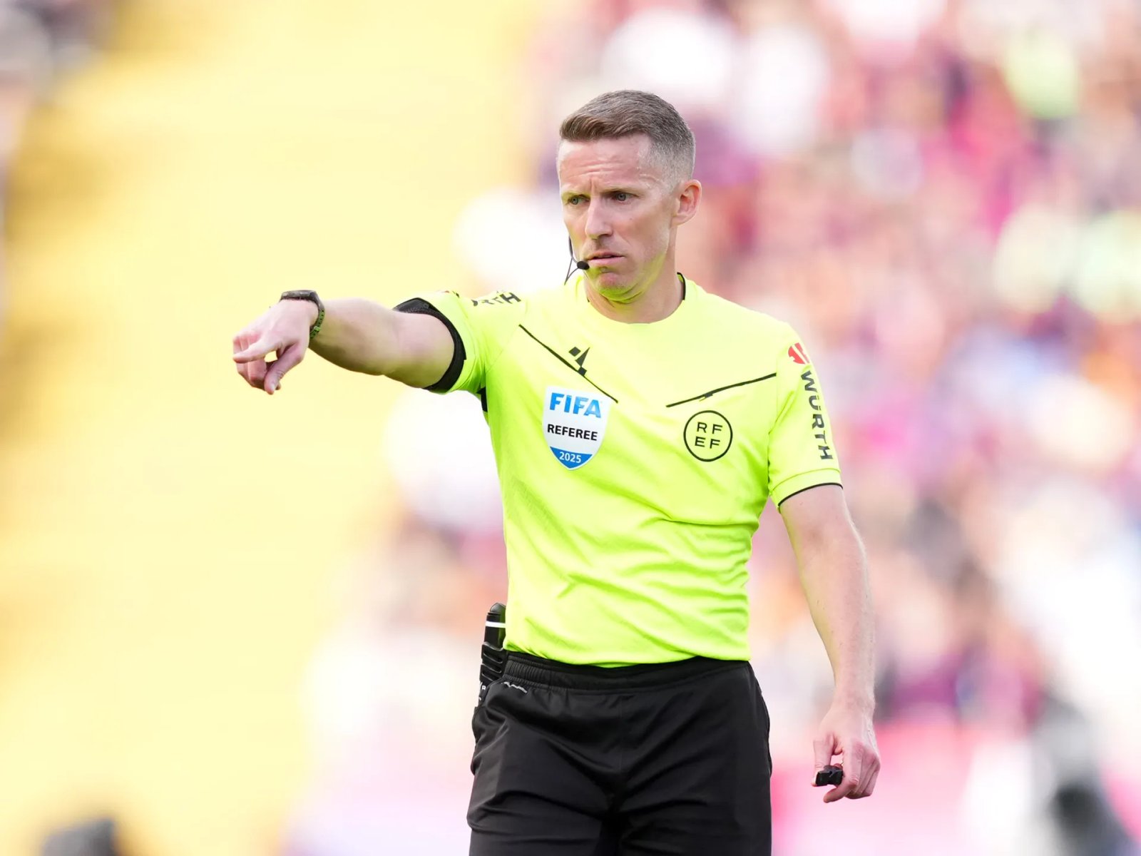 حادثة غريبة في الليغا.. حكم يطرد زميله السابق – الخليجي نت