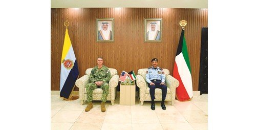 رئيس الأركان بحث مع قائد الأسطول الأميركي الخامس الجوانب العسكرية – الخليجي نت