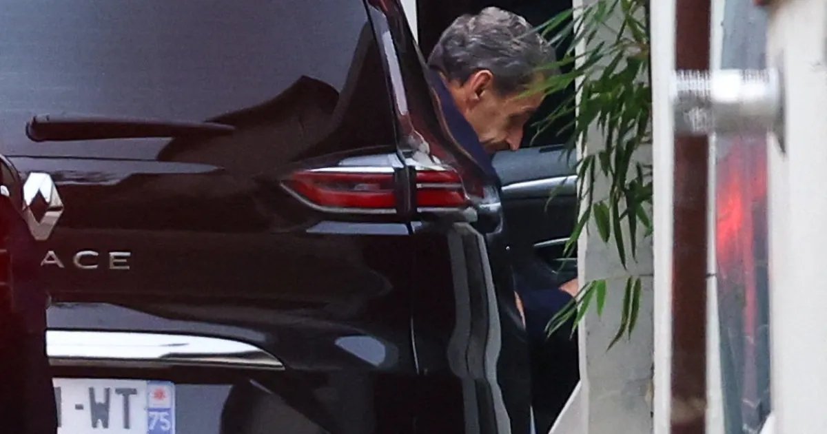 كتاب مثير لساركوزي: هكذا عشت بالزنزانة وعرفت أهمية الجذور المسيحية لفرنسا – الخليجي نت