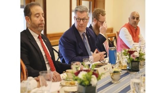 ستيفن بتلر: واشنطن ملتزمة بالكامل بأمن الكويت وسيادتها – الخليجي نت