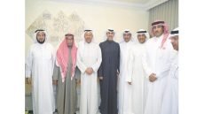 الدغر استقبل المهنئين بشهر رمضان – الخليجي نت