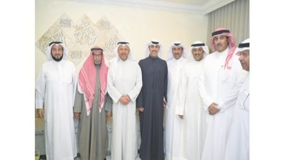 الدغر استقبل المهنئين بشهر رمضان – الخليجي نت