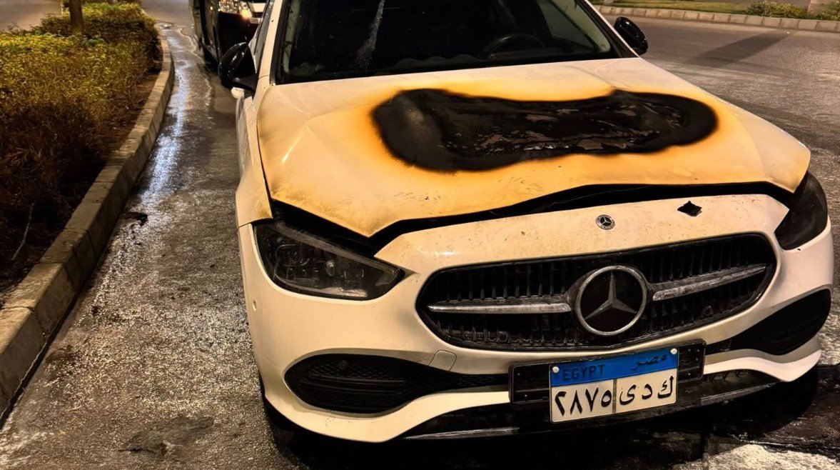 إصلاحها يتطلب مليون جنيه، مرسيدس تتحول لكتلة لهب بعد استلامها من الصيانة
                             – الخليجي نت