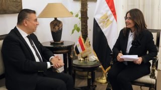 جيهان زكي وعمرو الليثي يبحثان تعزيز التعاون الثقافي والإعلامي
                             – الخليجي نت