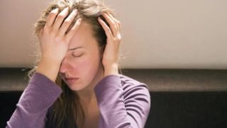 رجفة جفن مفاجئة وتشنج الساق، ماهو “اختلال الكهارل” الخطير على القلب؟
                             – الخليجي نت