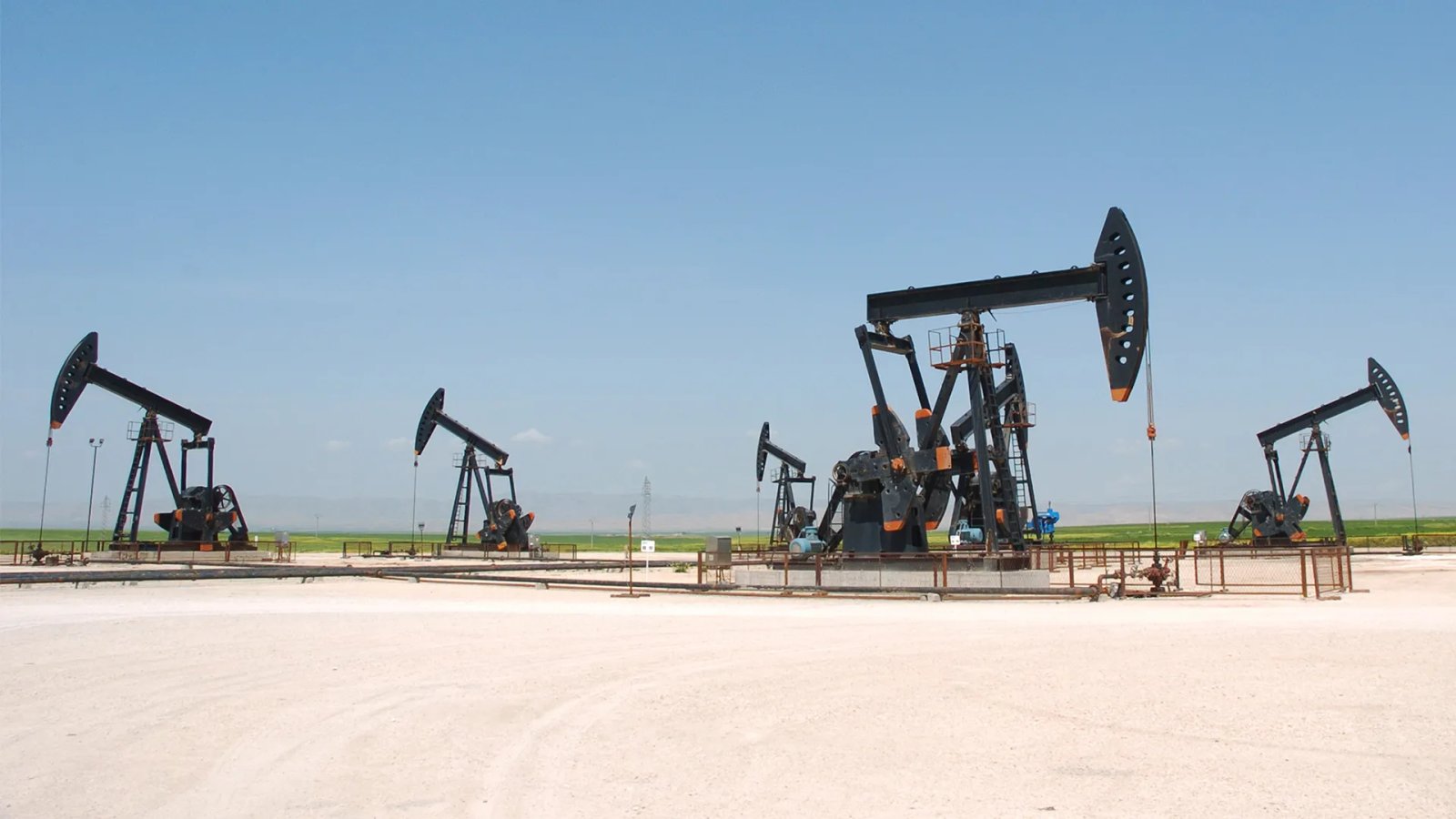 يبدأ تأهيلهما خلال أسبوعين.. دمشق تتسلم أكبر حقلين للنفط بالحسكة		 – خليجي نيوز